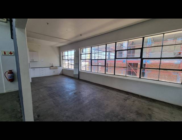 450M² BUSINESS TO LET IN WOODSTOCK